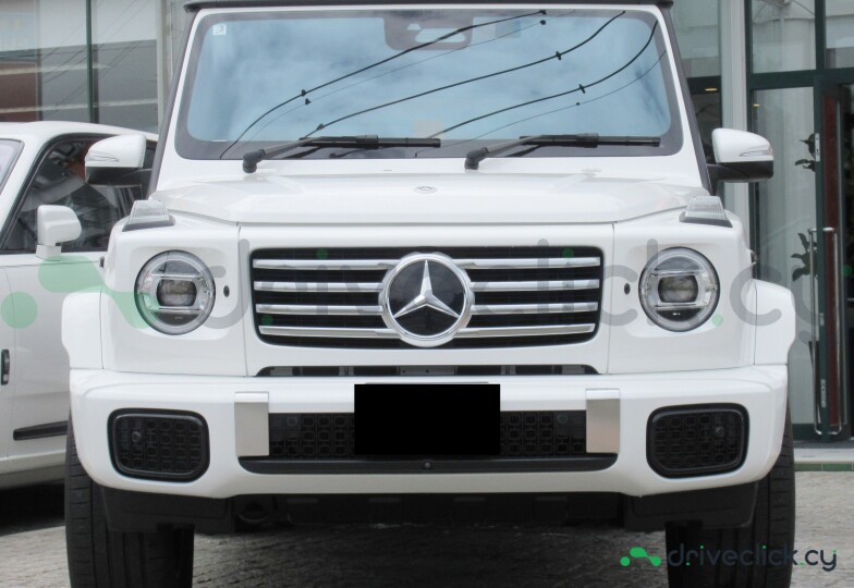 Mercedes G-class White