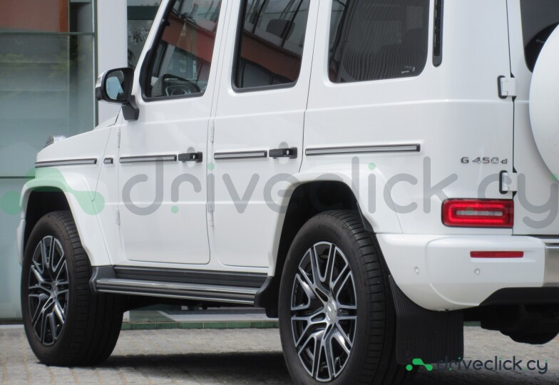 Mercedes G-class White