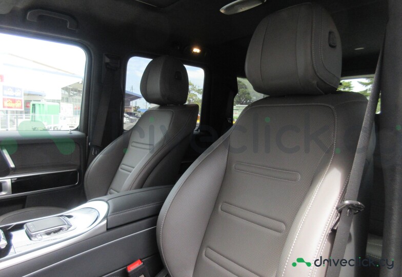 Mercedes G-class White