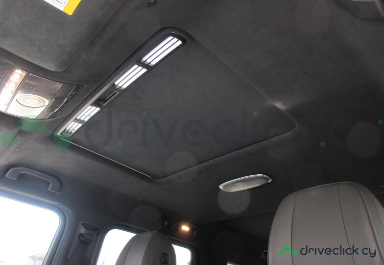 Mercedes G-class White