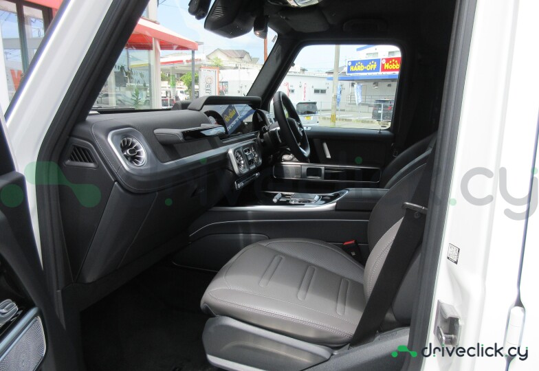 Mercedes G-class White