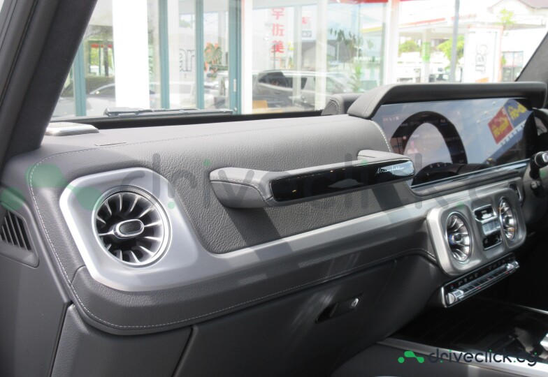 Mercedes G-class White
