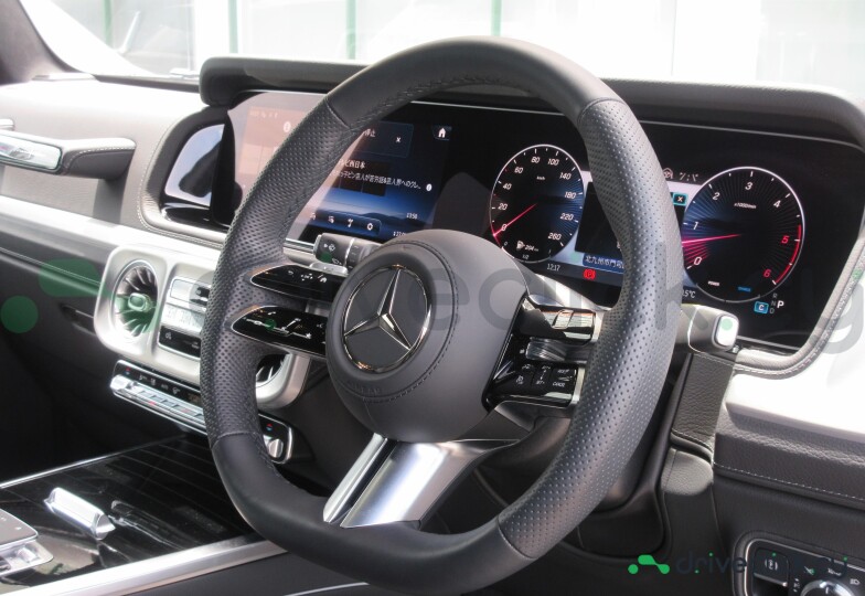 Mercedes G-class White
