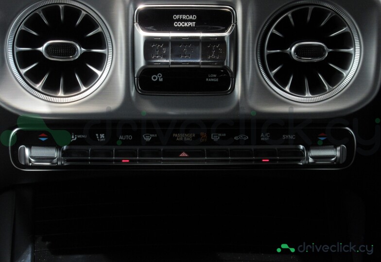 Mercedes G-class White