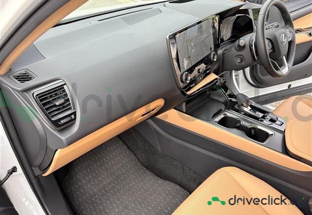 Lexus NX Белый