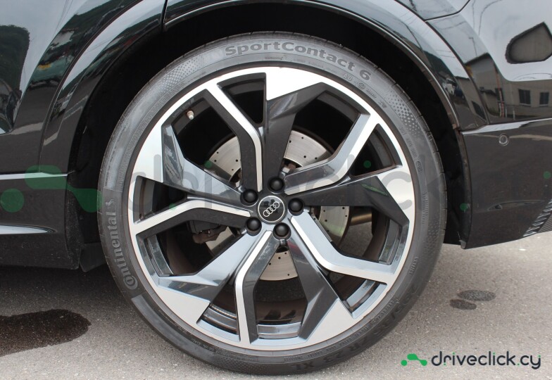 Audi RS Q8 Black