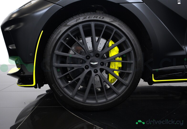 Aston Martin DBX Black