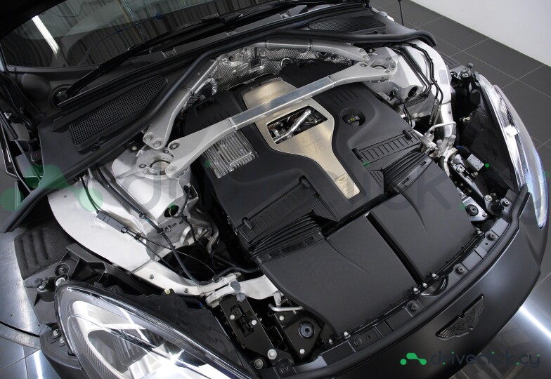 Aston Martin DBX Black