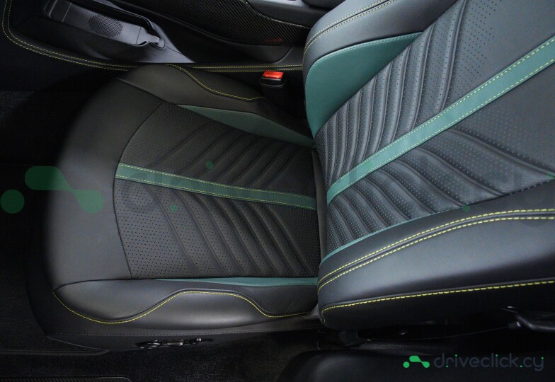 Aston Martin DBX Black