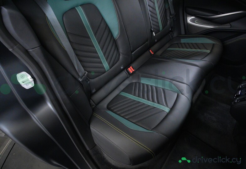 Aston Martin DBX Black