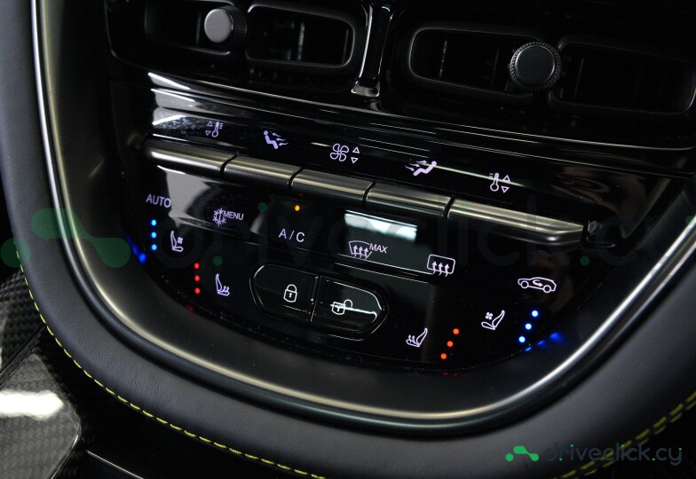 Aston Martin DBX Black