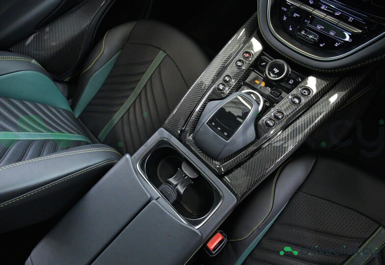 Aston Martin DBX Black