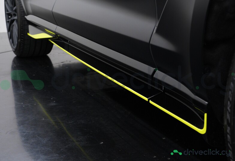 Aston Martin DBX Black
