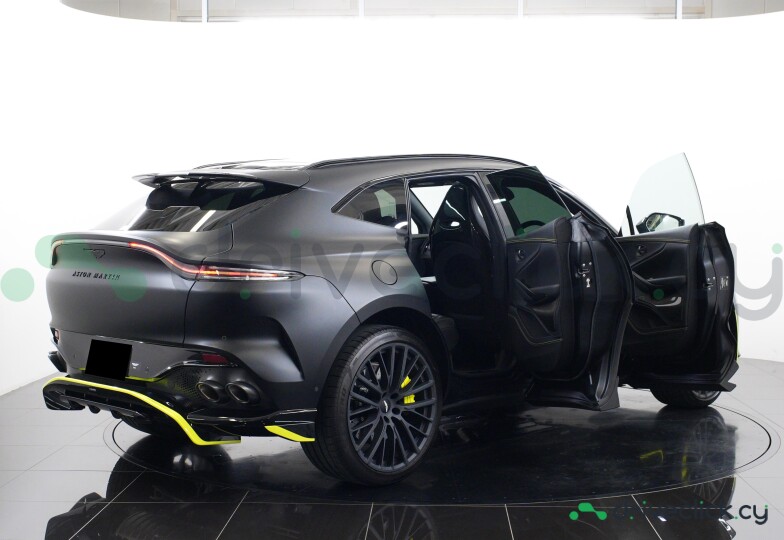 Aston Martin DBX Black