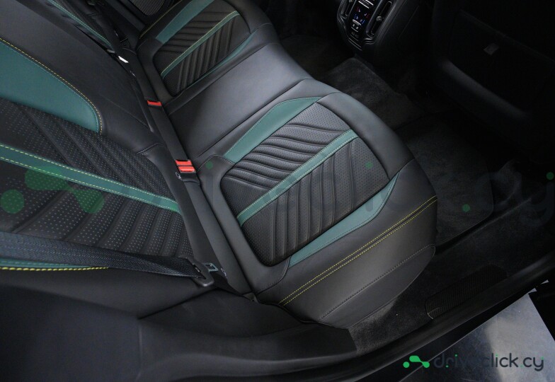 Aston Martin DBX Black