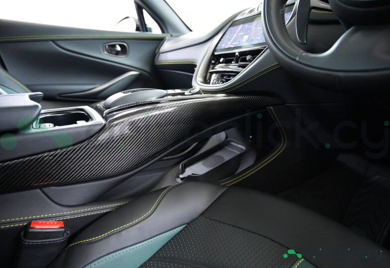 Aston Martin DBX Black