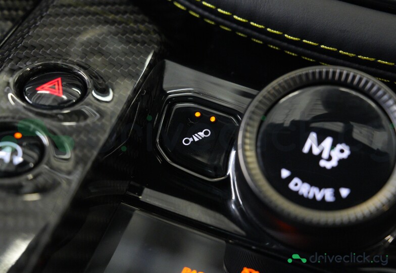Aston Martin DBX Black