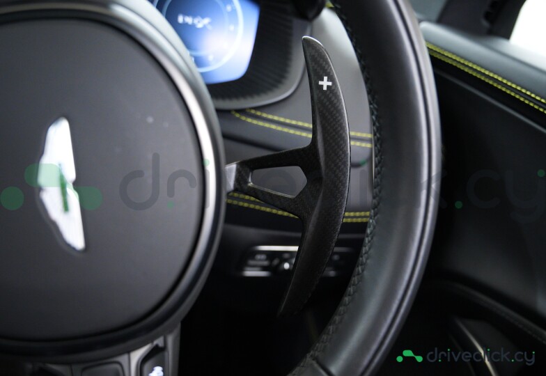 Aston Martin DBX Black