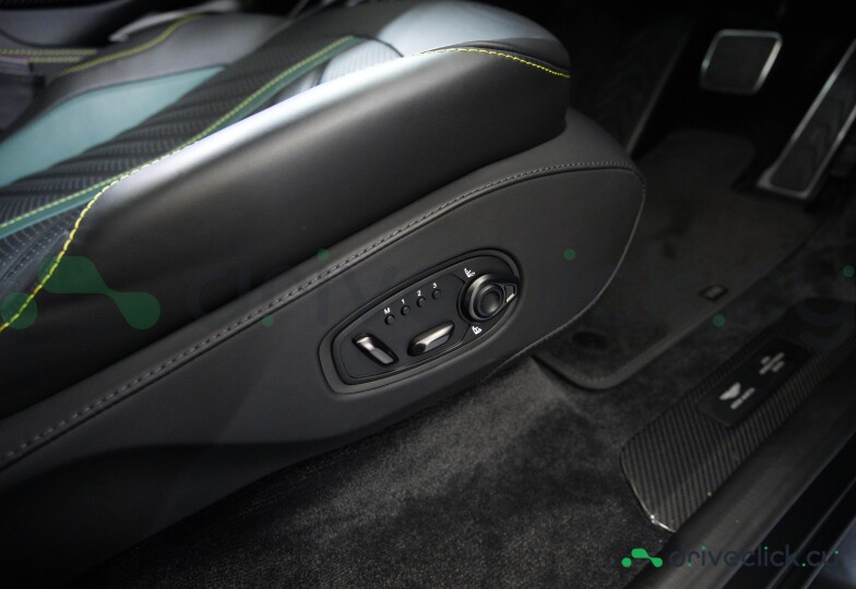 Aston Martin DBX Black