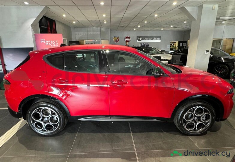 Alfa Romeo Tonale Red
