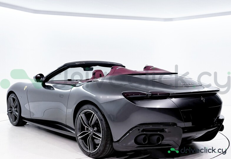 Ferrari Roma Серый