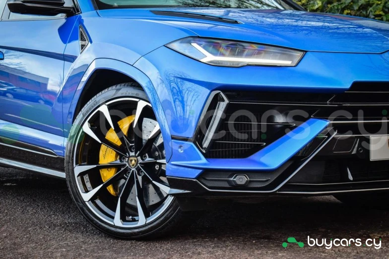 Lamborghini Urus Синий