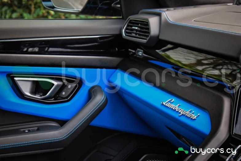 Lamborghini Urus Синий