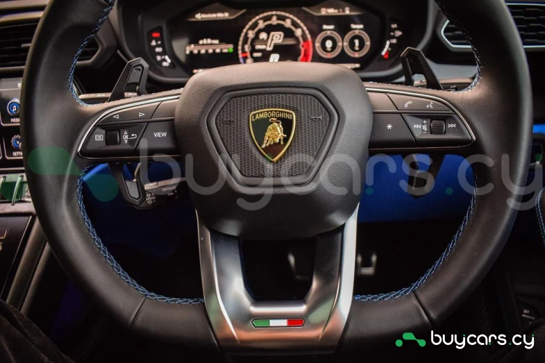 Lamborghini Urus Синий