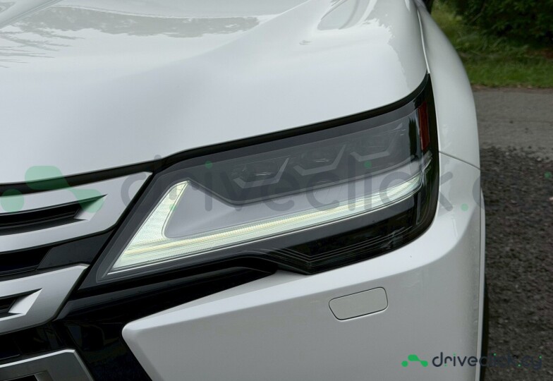 Lexus LX Белый