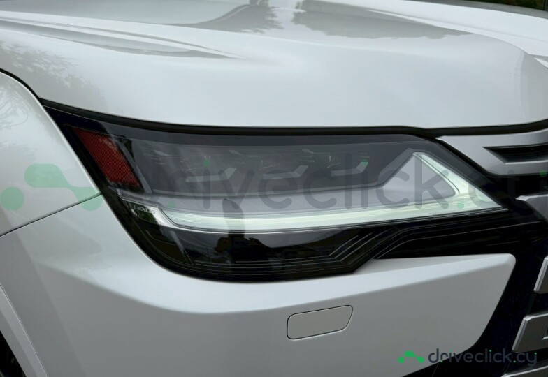 Lexus LX Белый