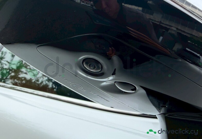 Lexus LX Белый