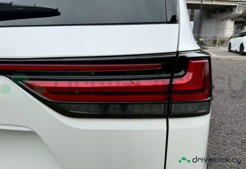 Lexus LX Белый