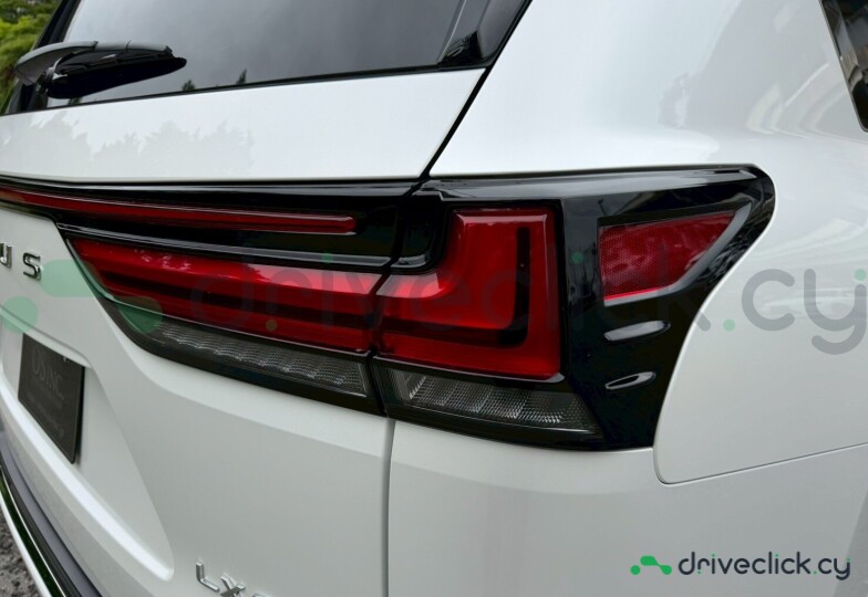 Lexus LX Белый