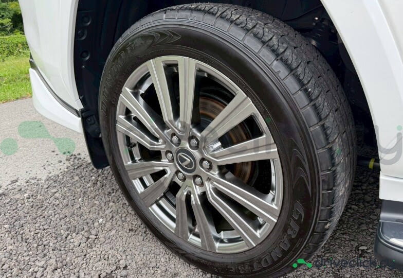 Lexus LX Белый