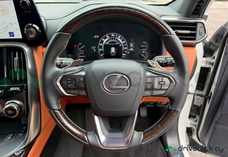 Lexus LX Белый