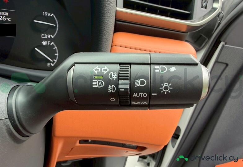Lexus LX Белый