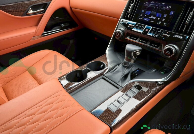 Lexus LX Белый