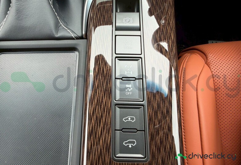Lexus LX Белый