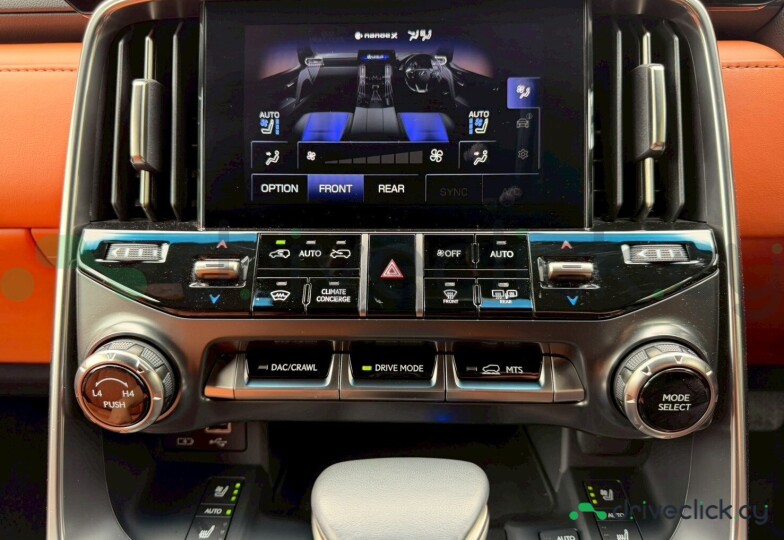 Lexus LX Белый