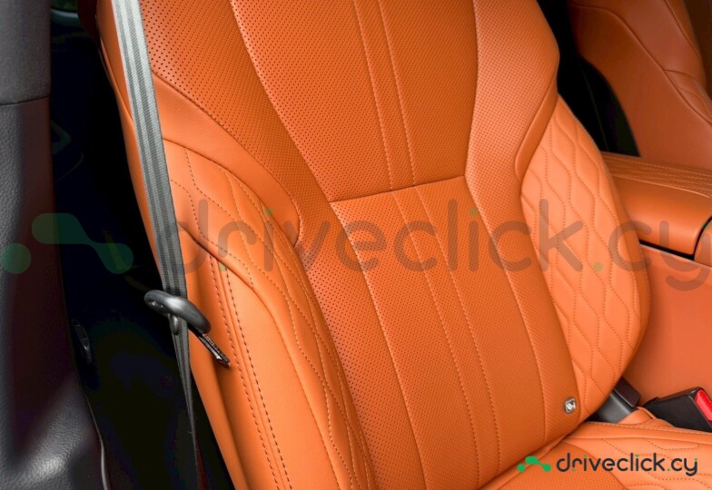 Lexus LX Белый