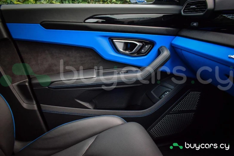 Lamborghini Urus Синий