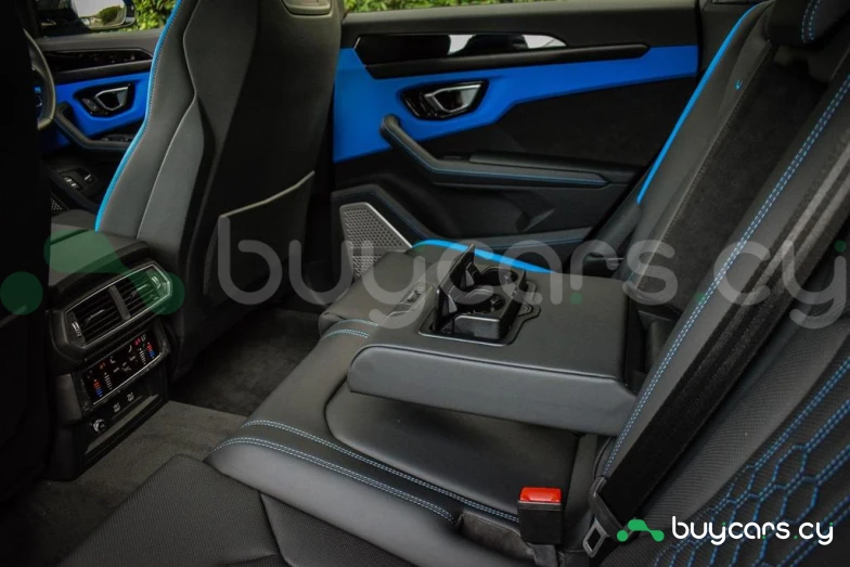 Lamborghini Urus Синий