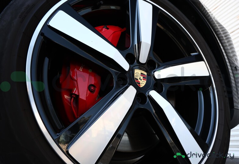Porsche Cayenne Black