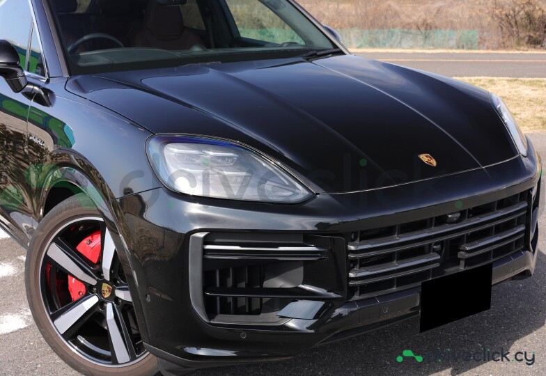 Porsche Cayenne Black
