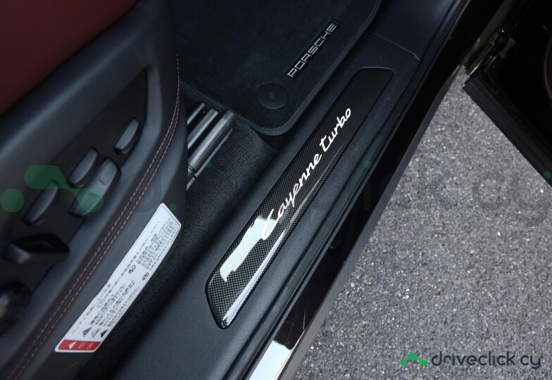 Porsche Cayenne Black