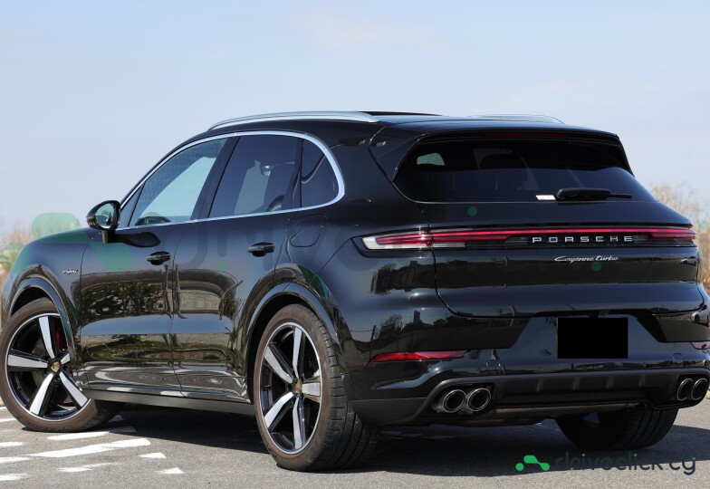 Porsche Cayenne Black