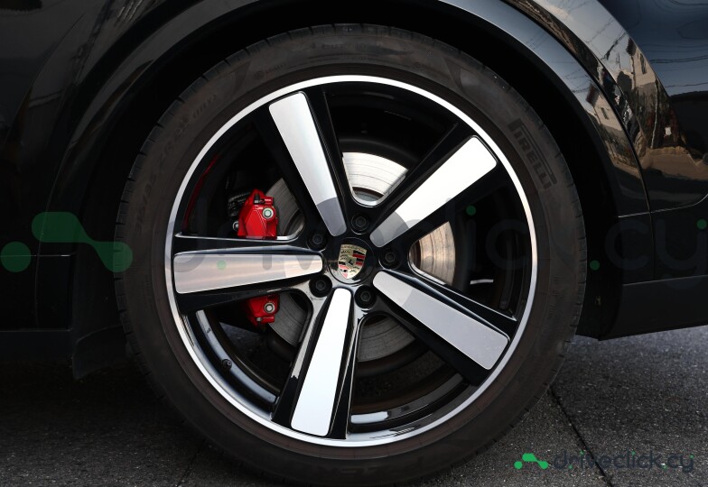 Porsche Cayenne Black