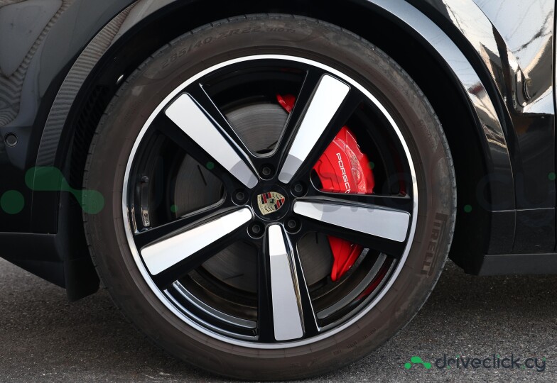 Porsche Cayenne Black