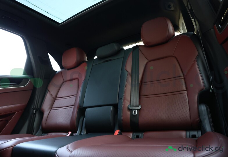 Porsche Cayenne Black