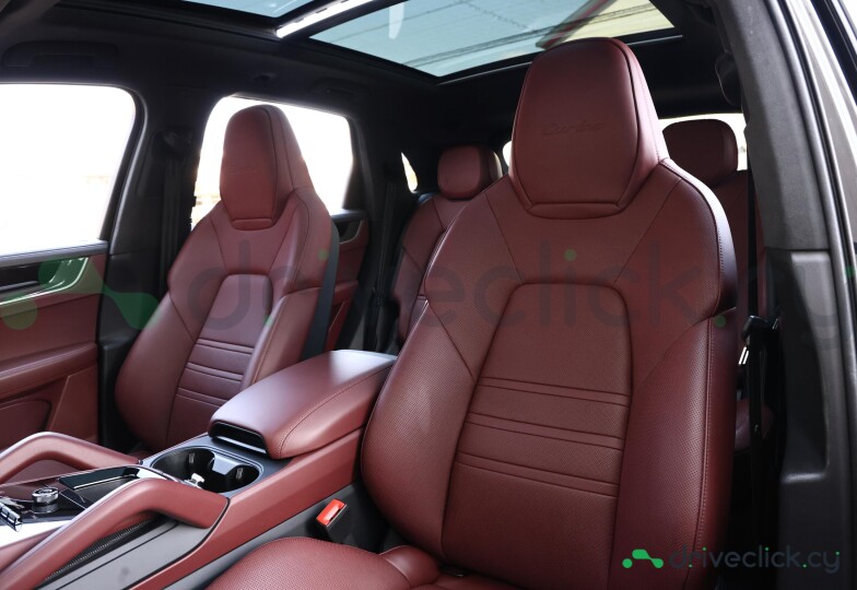 Porsche Cayenne Black